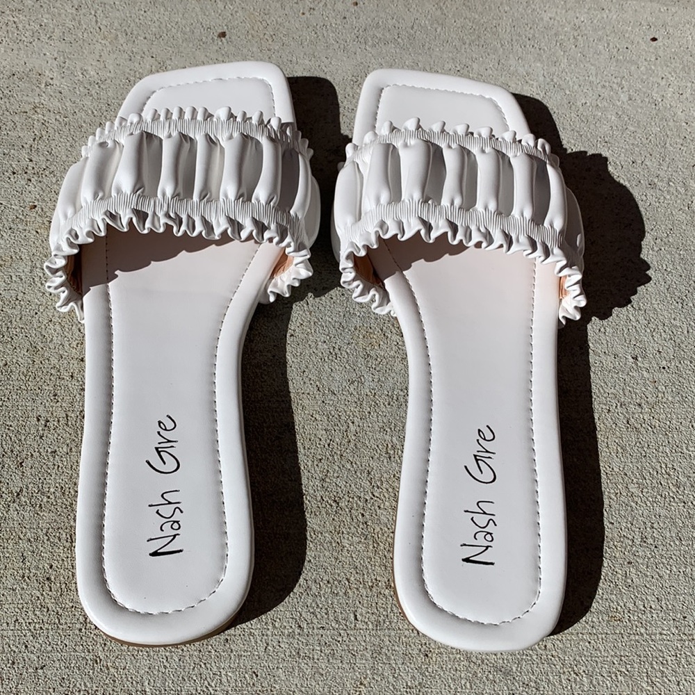 NEW IN BOX White Ruffle Slip On Sandal